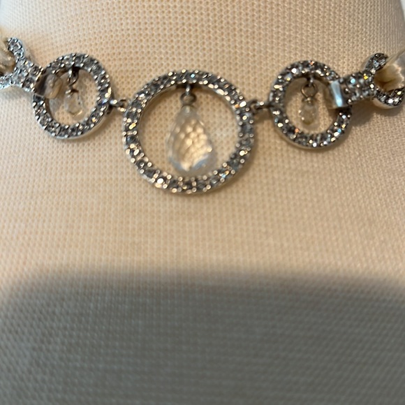 Gorgeous Ellen Tracey ivory velvet choker necklace. Just beautiful! Never worn - Picture 3 of 5